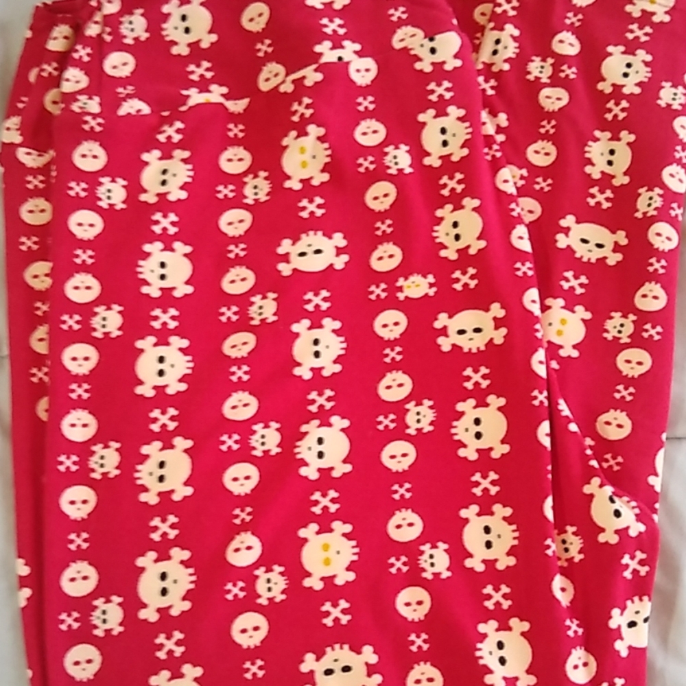 Lularoe Red Skull Leggings